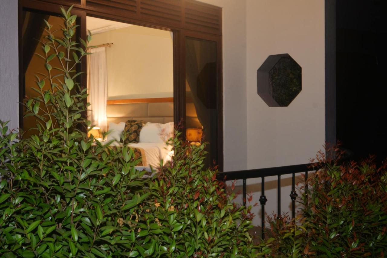 Akasu Bed And Breakfast Kampala Bagian luar foto