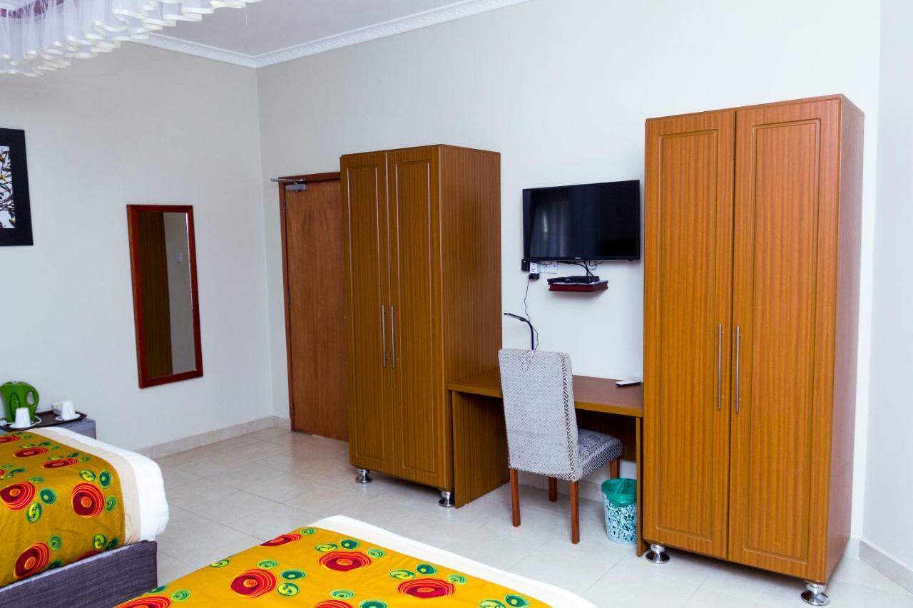Akasu Bed And Breakfast Kampala Bagian luar foto