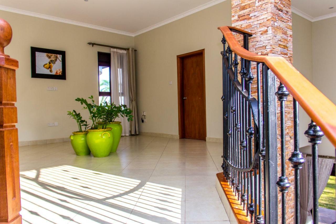 Akasu Bed And Breakfast Kampala Bagian luar foto