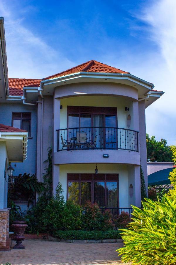 Akasu Bed And Breakfast Kampala Bagian luar foto