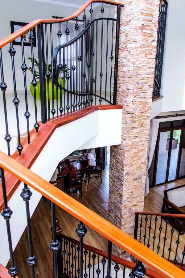 Akasu Bed And Breakfast Kampala Bagian luar foto