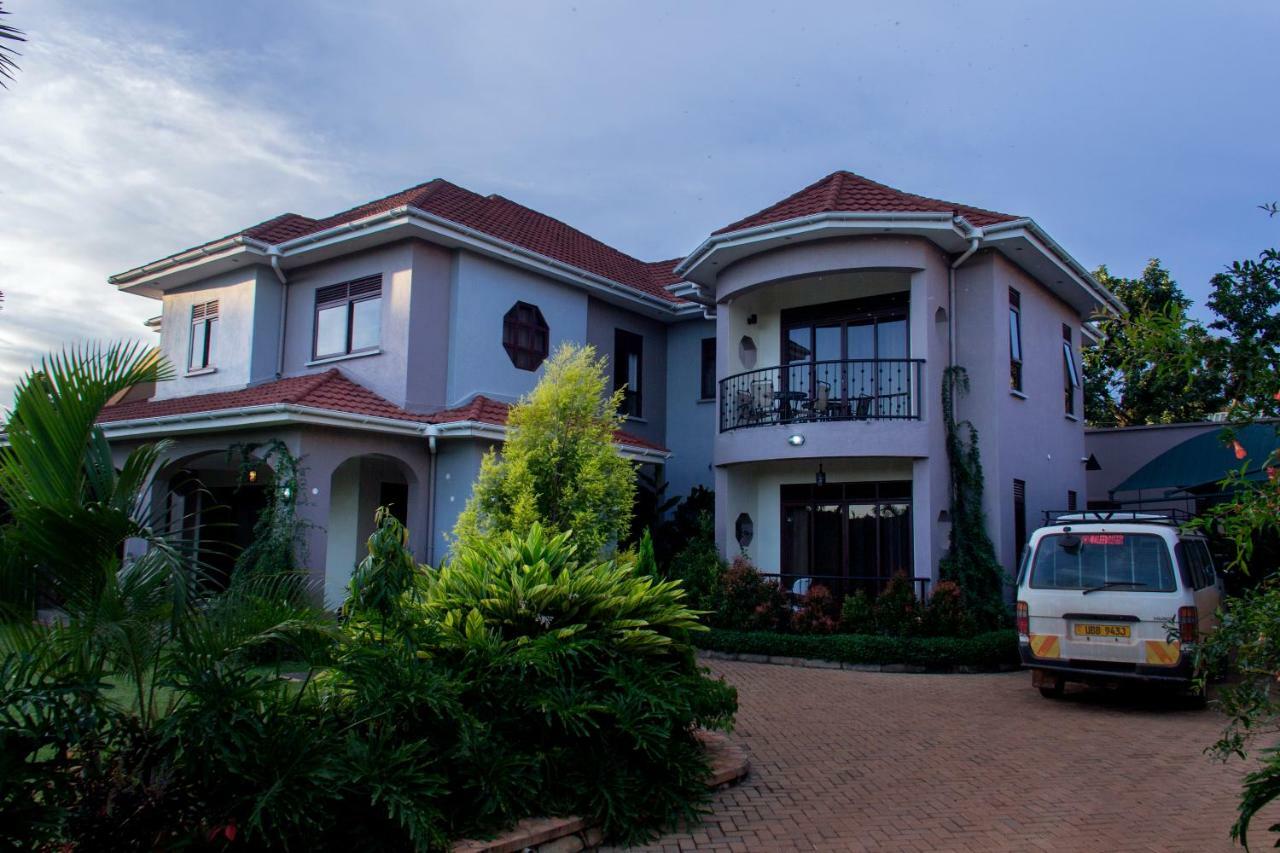 Akasu Bed And Breakfast Kampala Bagian luar foto